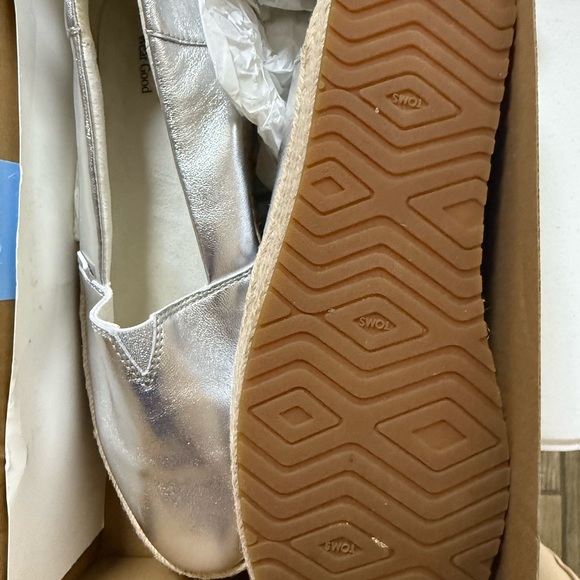 TOMS Women's Silver Espadrille Shoes - Picture 3 of 5
